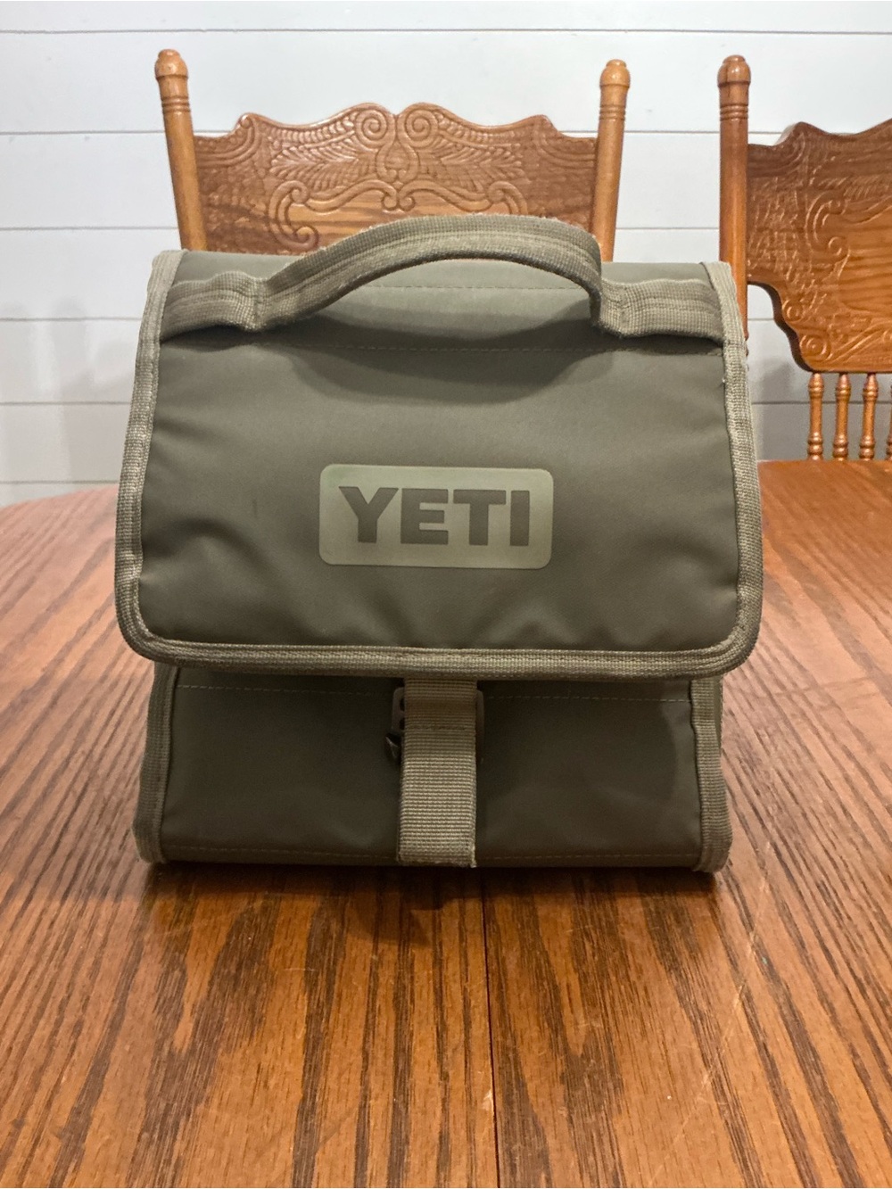 Yeti Daytrip Portable Insulated Lunch Box Cooler Camp green